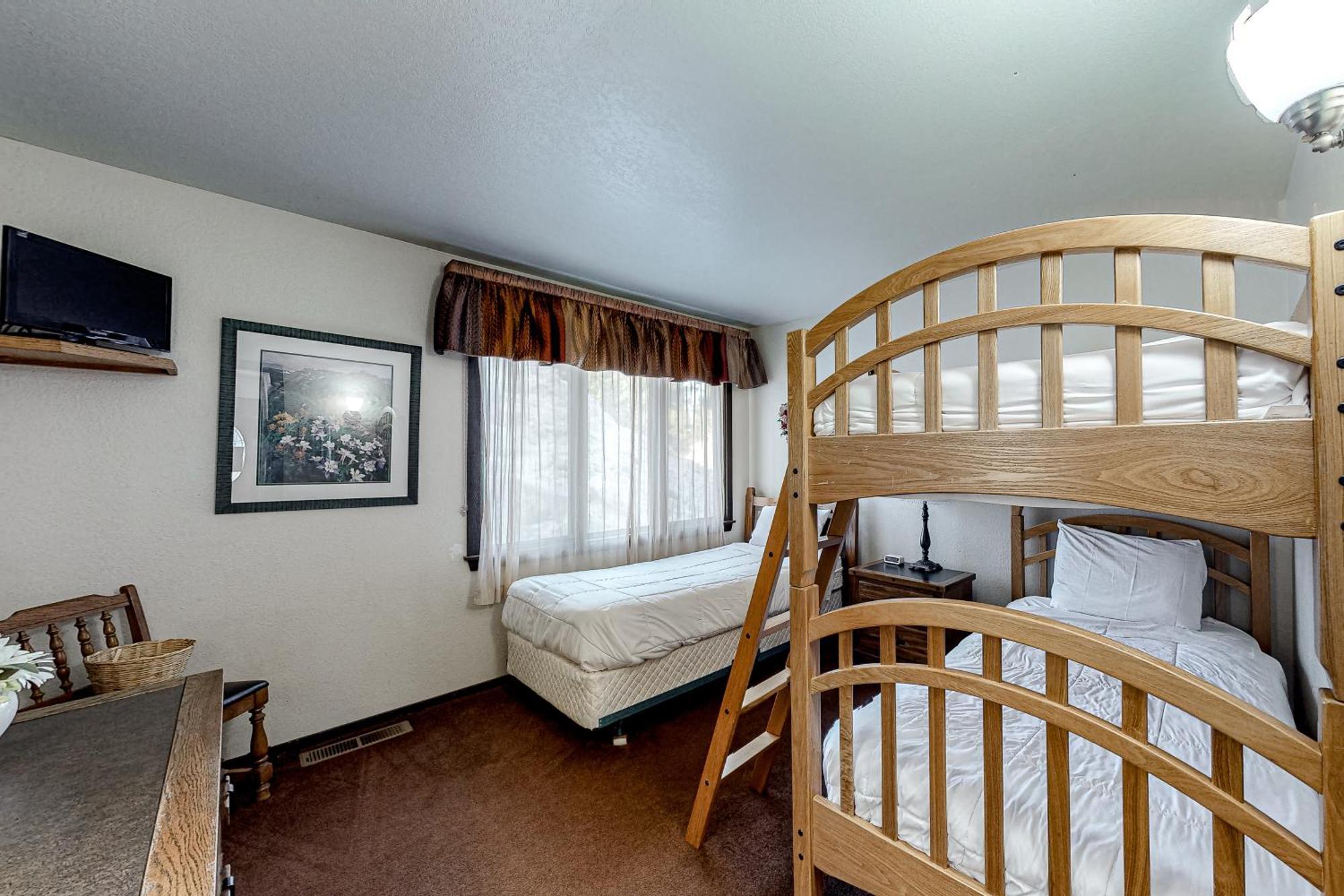 Chateau Sans Nom * Mammoth Lakes